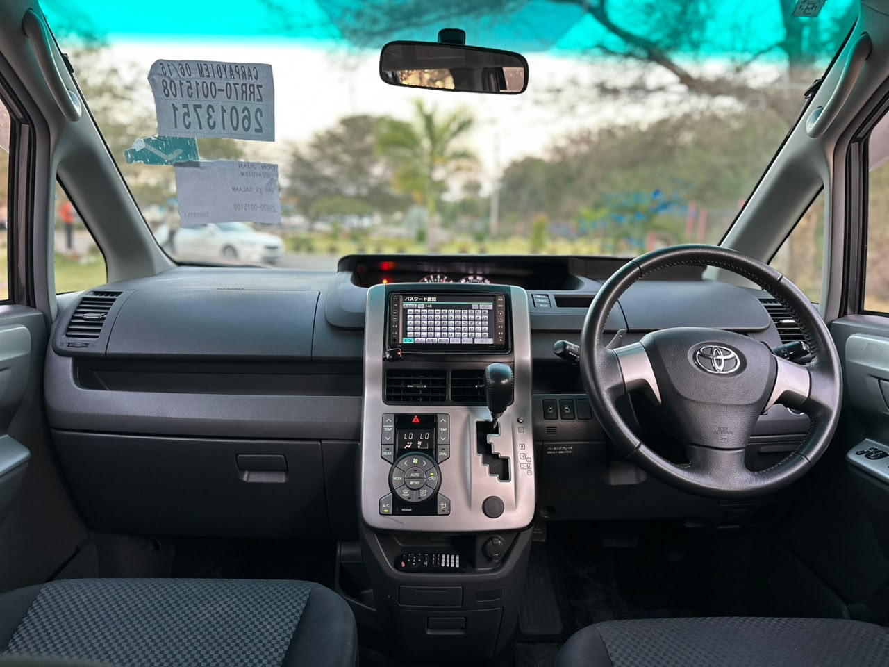 TOYOTA NOAH NEW thumbnail 4